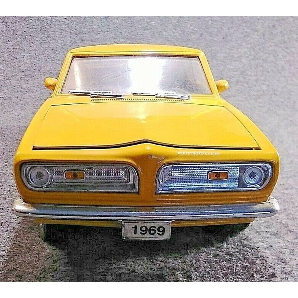Road Signature 1969 Plymouth Cuda Barracuda 1:18 Scale Diecast Model Car Yellow - Picture 2 of 12